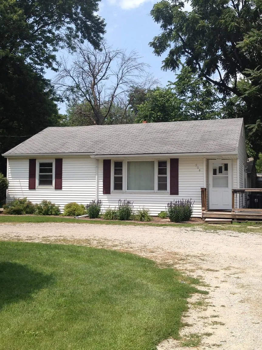904 W College Ave photo 1