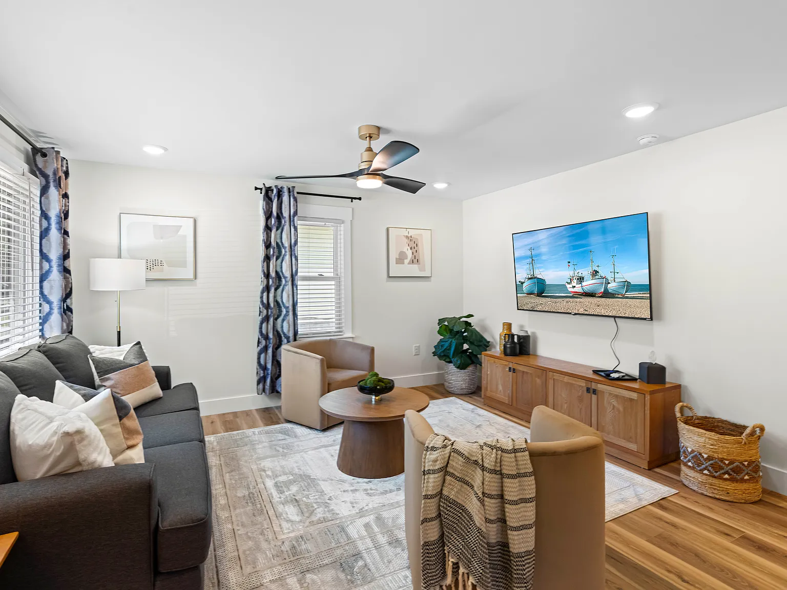 3 bed, 1120 sqft, $3,500 — Photo 2
