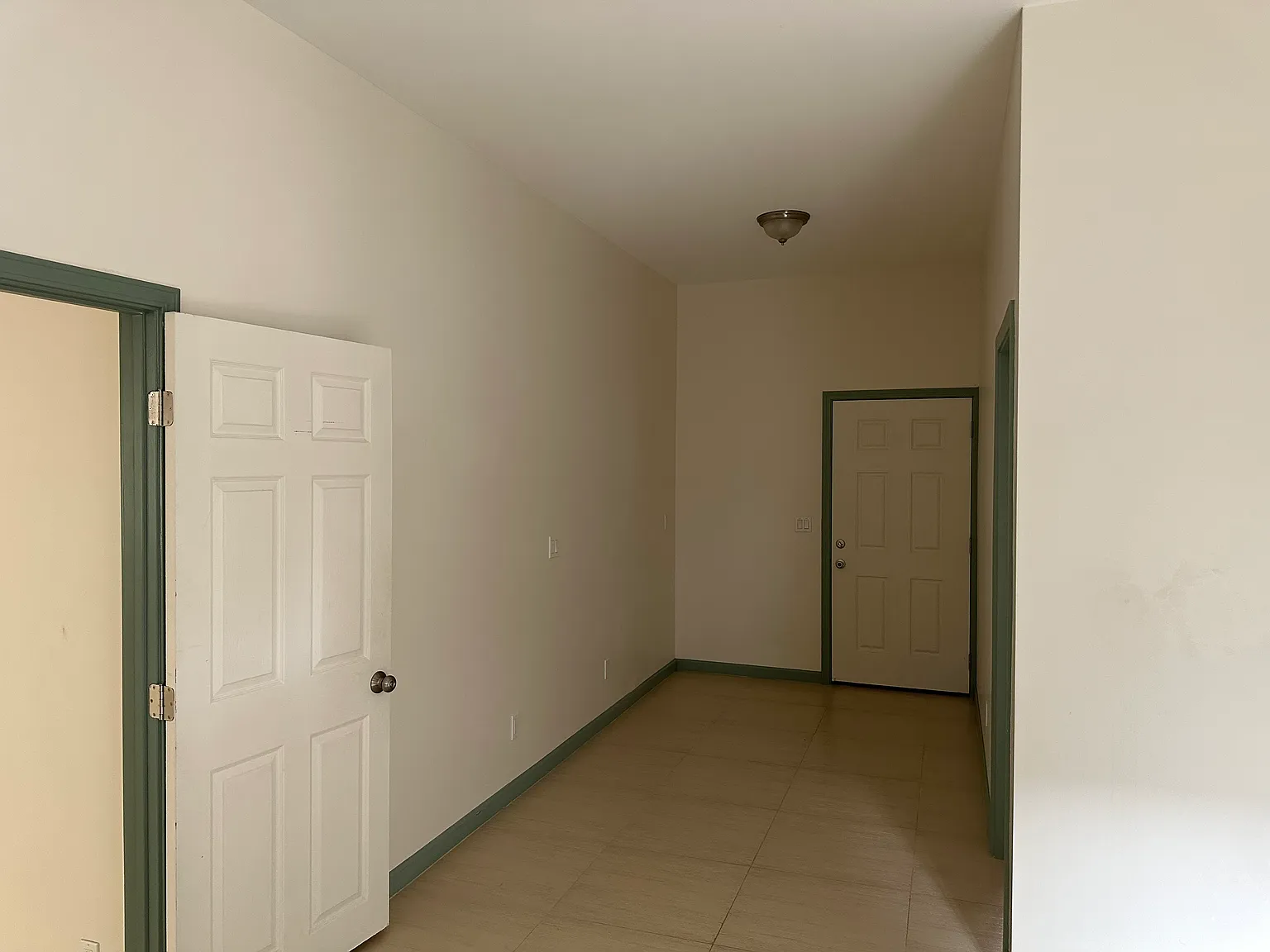 3 bed, 1300 sqft, $3,000 — Photo 3