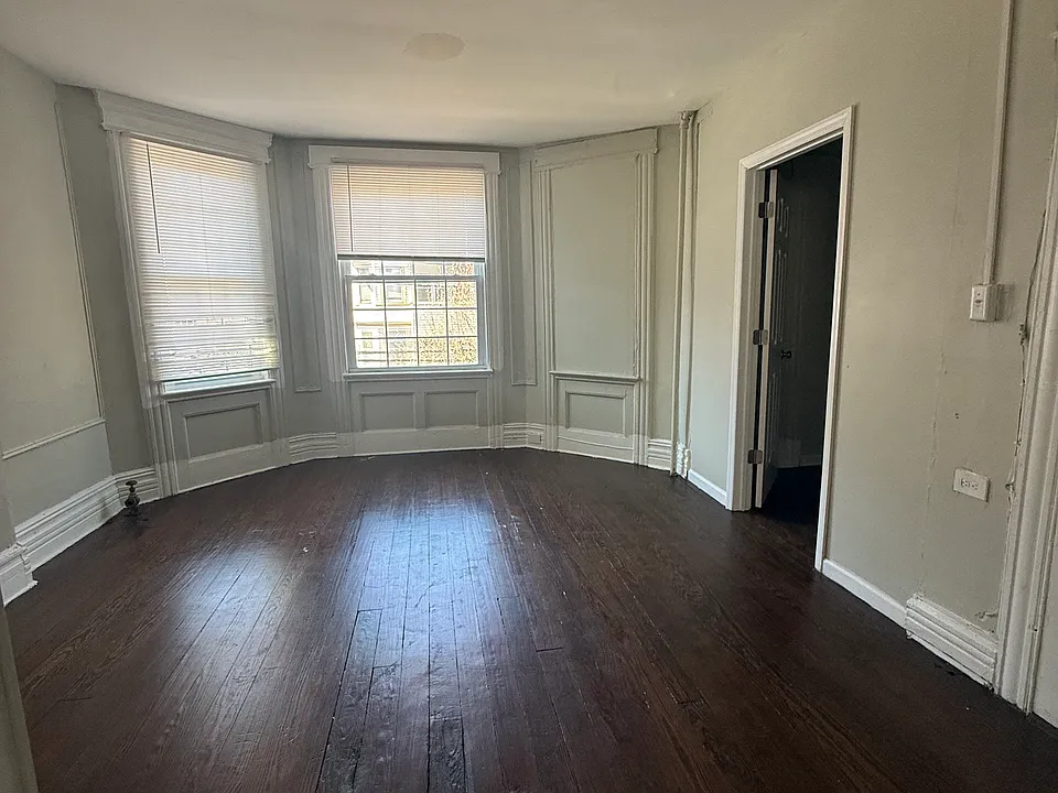 138 Seymour Ave #2R