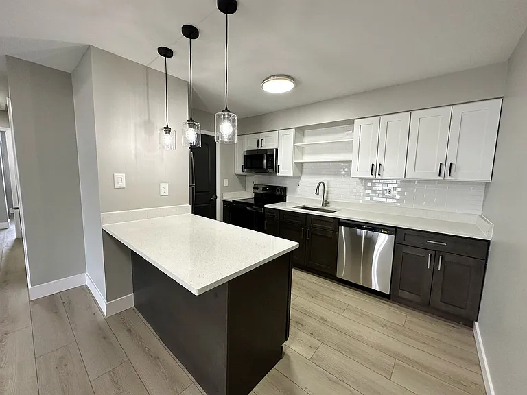 Breckenridge Rockford Apartments — Photo 21