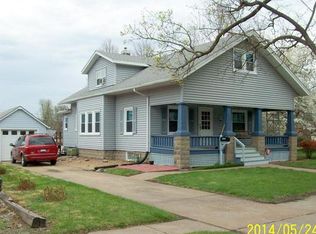 411 N 6th St, Hiawatha, KS 66434
