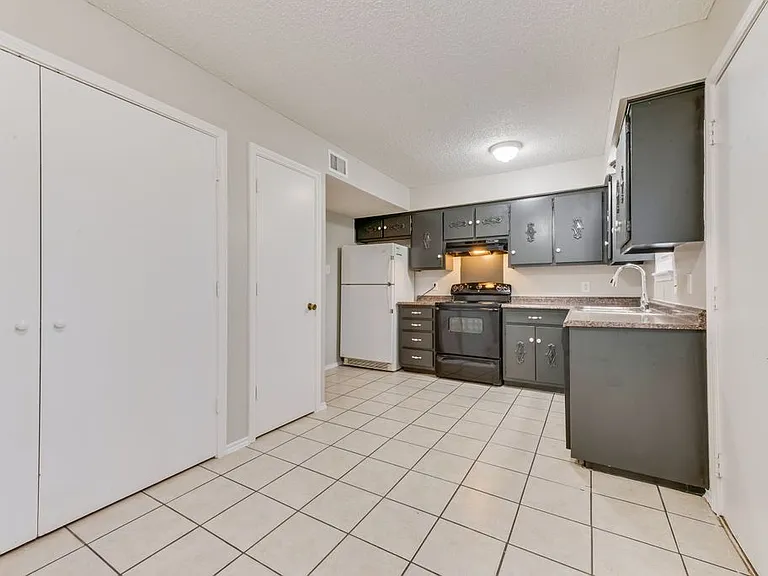 1728 W Sanford St #J — Photo 13