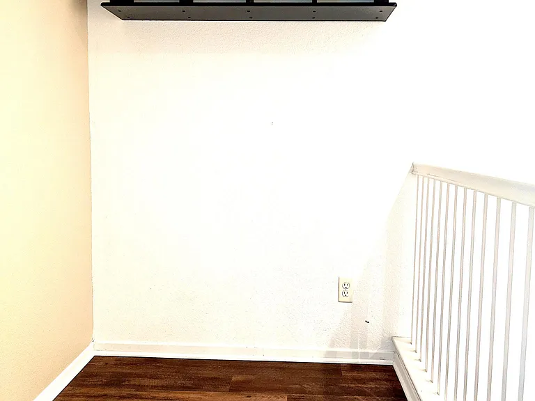 1152 Goddard St — Photo 7