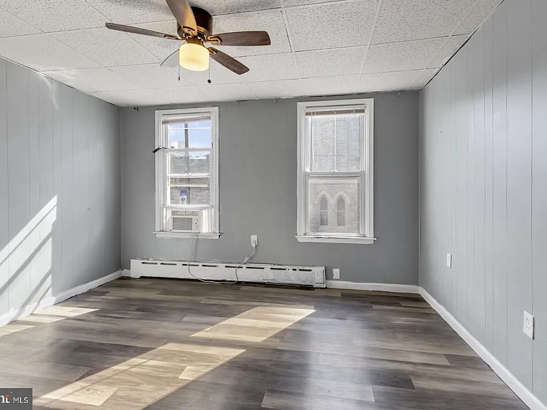 3218 E Thompson St — Photo 18