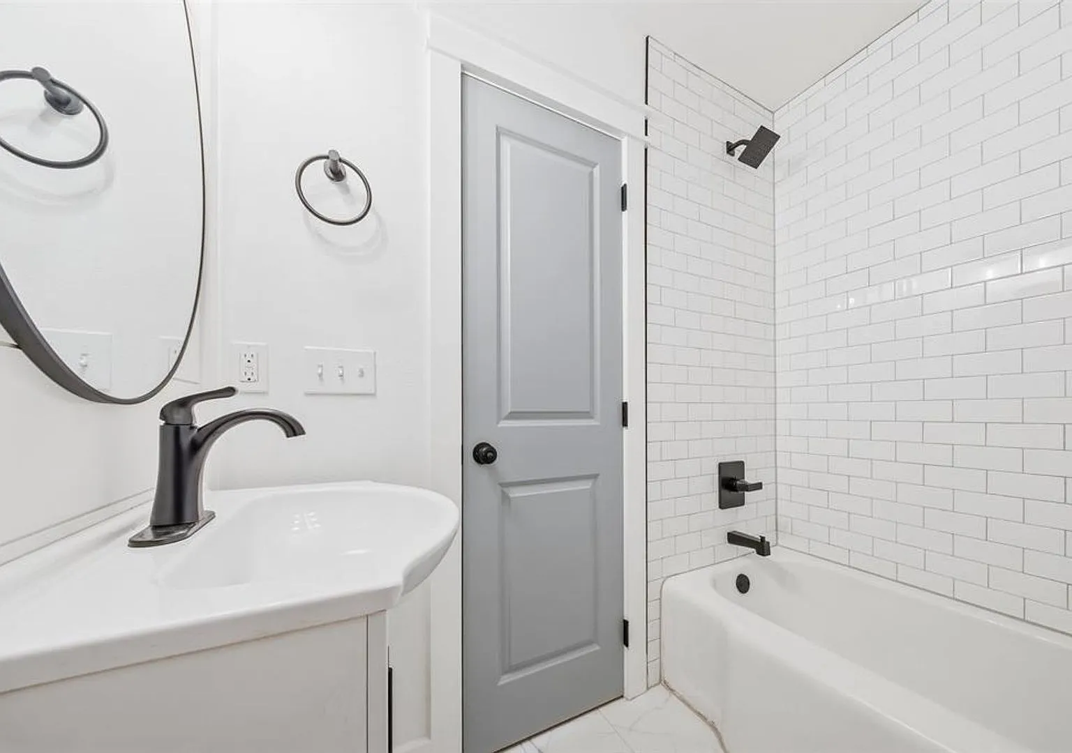3 bedroom 2 bath house in Midtown Fully Renovated!! — Photo 2