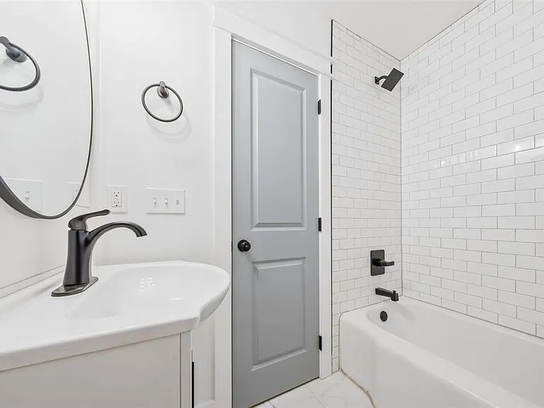 1827 Fernando Dr — Photo 2