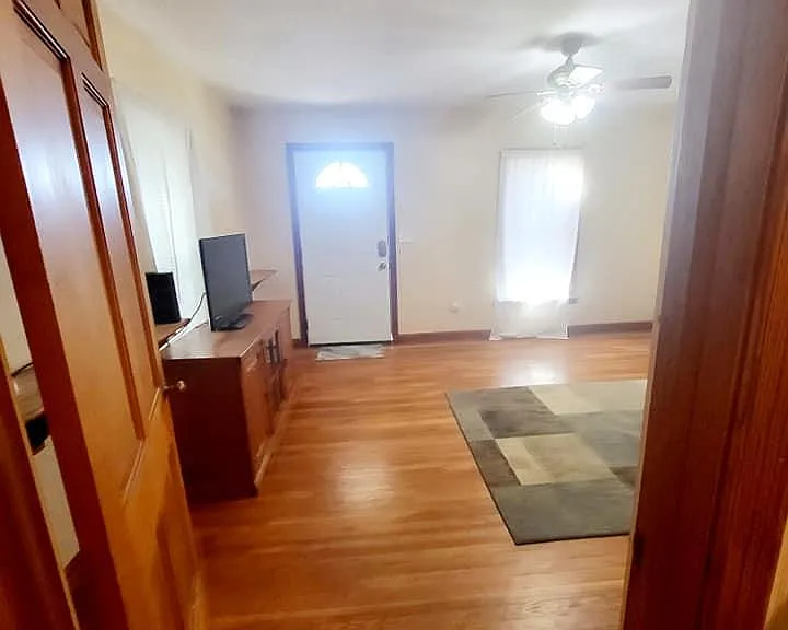 1546 Locust St — Photo 8