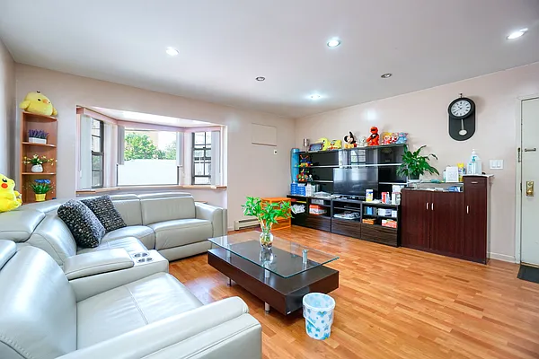 Sold by Momentum Real Estate LLC | media 2