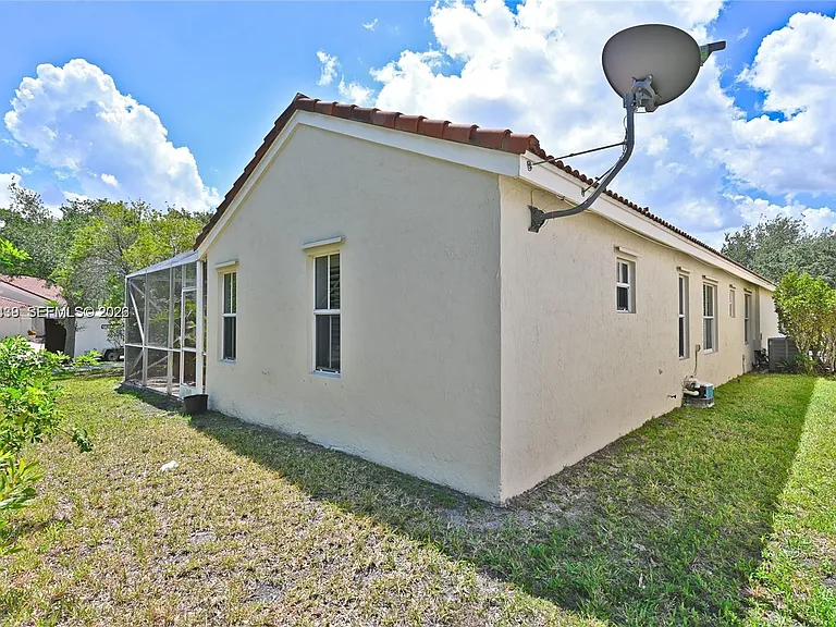 889 Sand Creek Cir — Photo 25