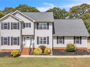 102 Country Garden Ln, Anderson, SC 29626