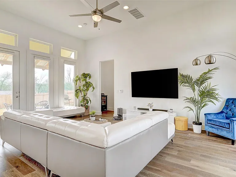 6317 Toscana Ave — Photo 7