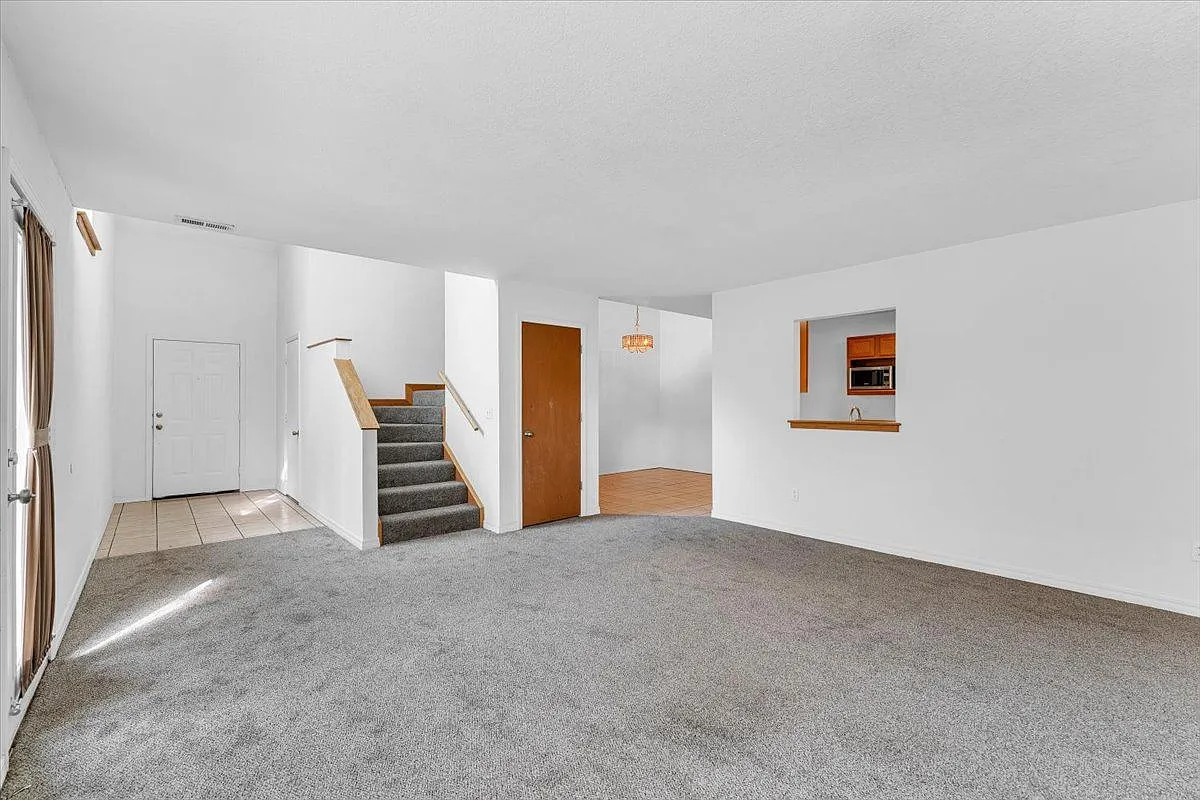 3 bed, 2.0 bath, 1750 sqft, $1,650 — Photo 4