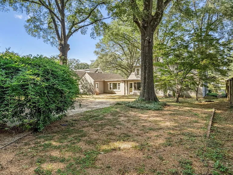 4525 Sequoia Rd — Photo 36