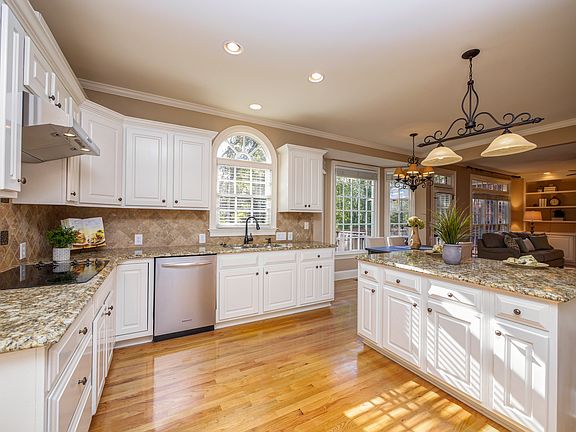 5th image of 6315 Woodleigh Oaks Dr