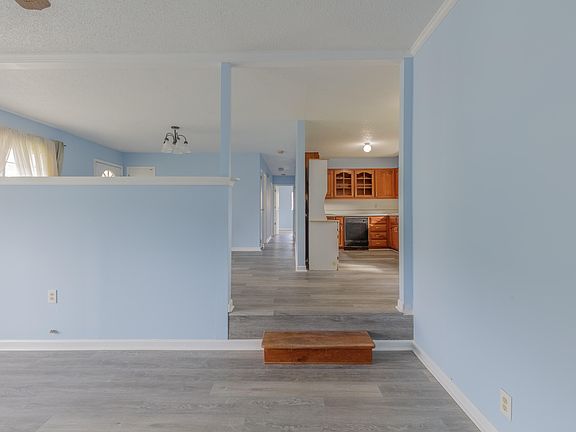 2nd image of 395 Wisteria Rd