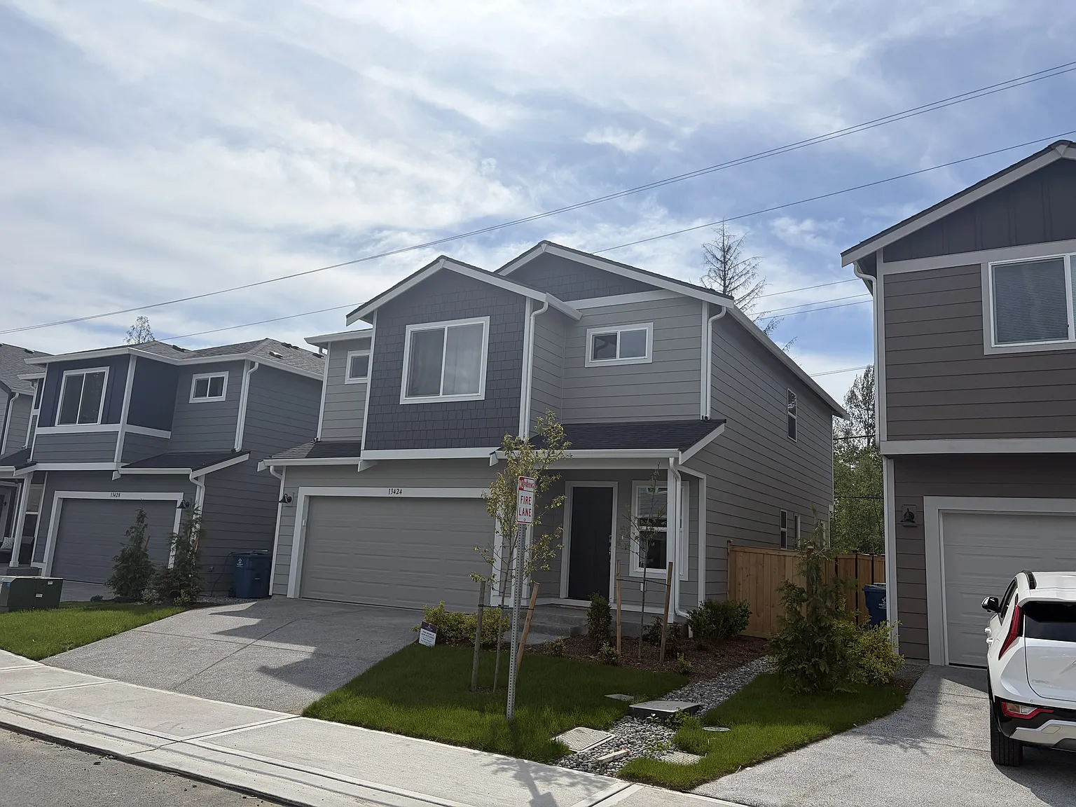 4 bed, 2.5 bath, 1950 sqft, $2,990 — Photo 3