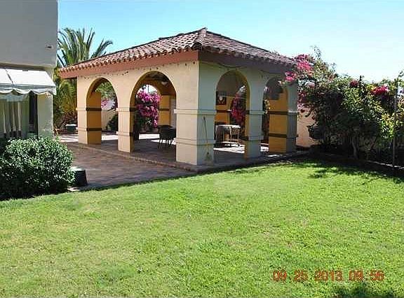 Shared yard with mainhouse tenants
