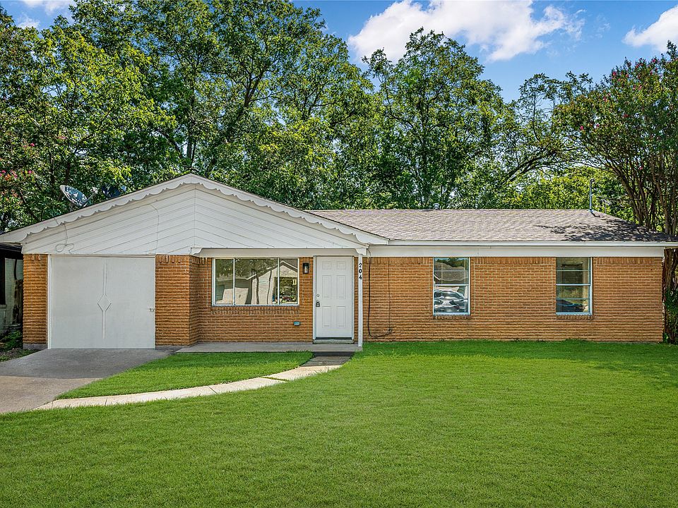 1st image of 204 S Lillis Ln