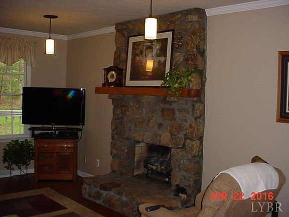3rd image of 719 Lake Vista Dr