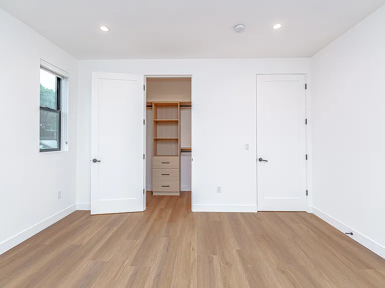 1342 Portia St — Photo 17