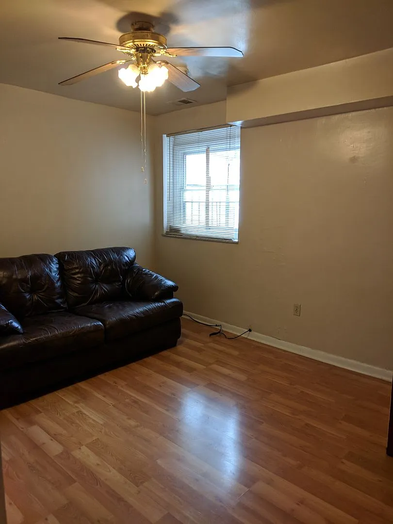 @bedrrom apartment in South Oakland — Photo 4