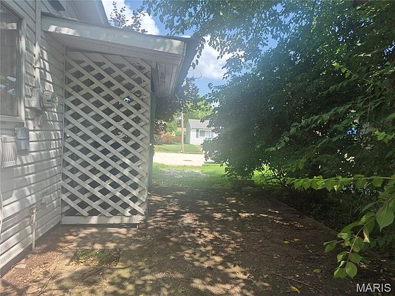5th image of 3033 Ash Ave