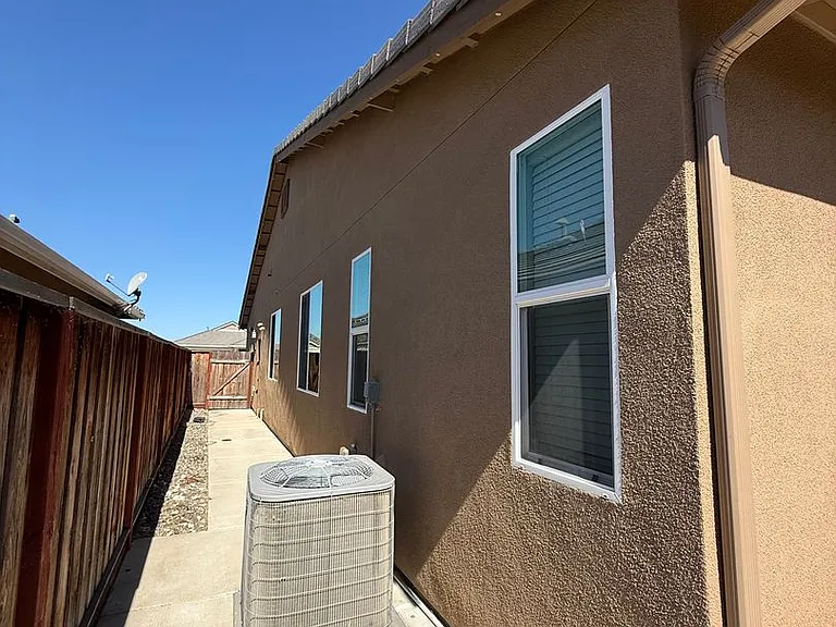 2925 Walker Way — Photo 18