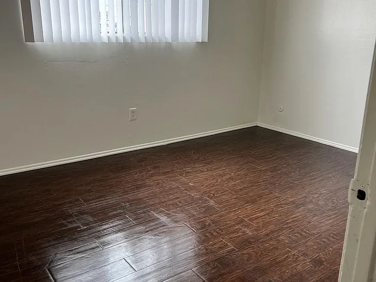 508 S Victoria Ave — Photo 6