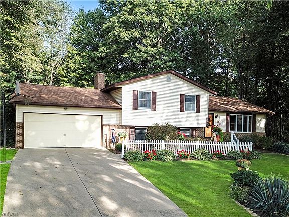 2nd image of 1034 Magnolia Ln
