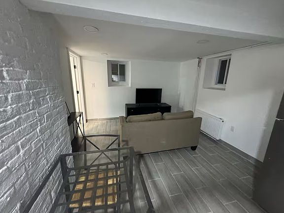 4th image of 185 Hopkins Ave