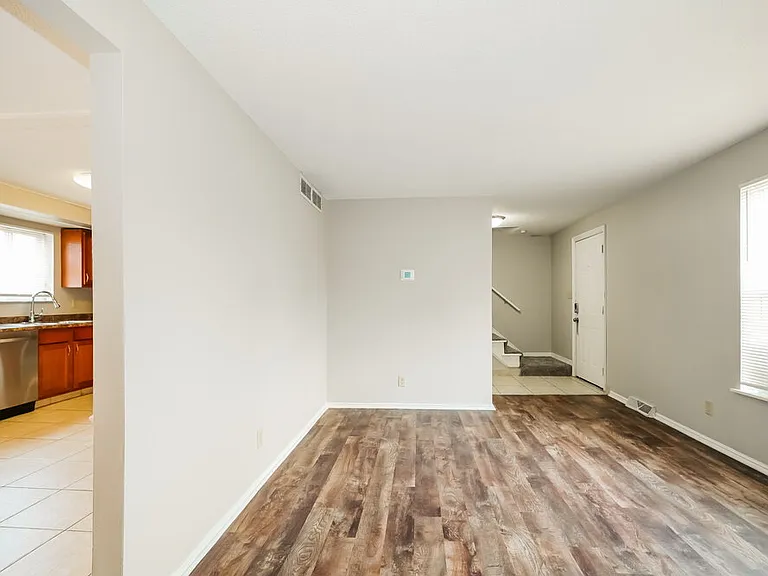 2422 Salem Ave — Photo 6