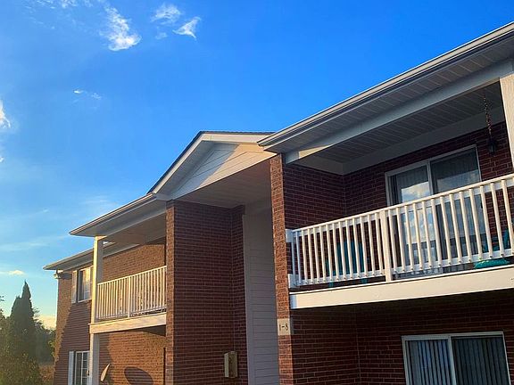 3rd image of 1041 S Court St #3