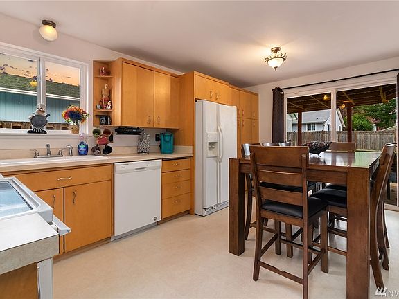 4th image of 1408 S 93rd St