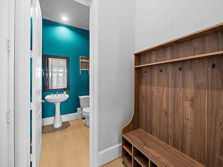 3420 W 12th St — Photo 14