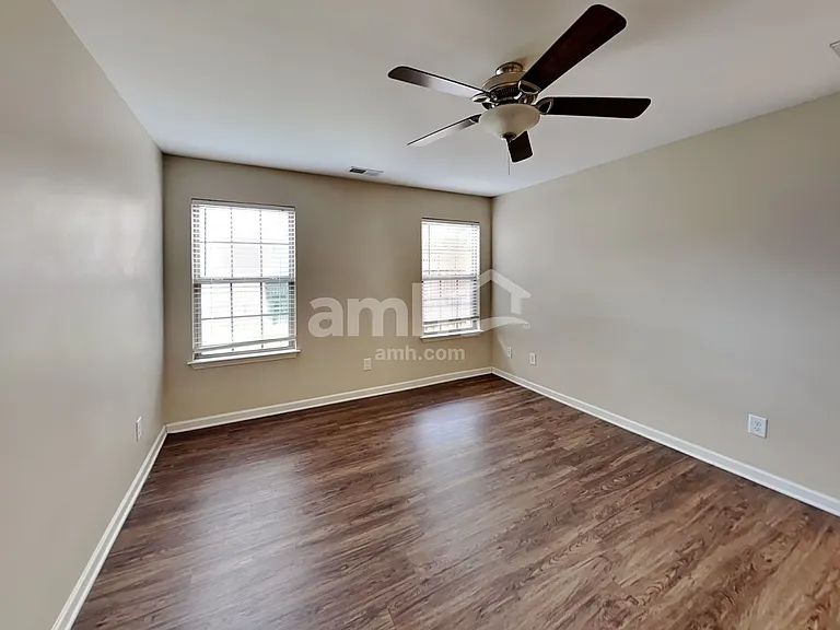 484 Albion Cir — Photo 11