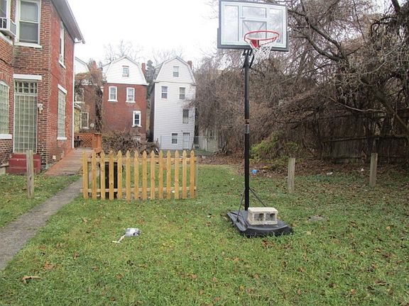 3rd image of 769 Anaheim St