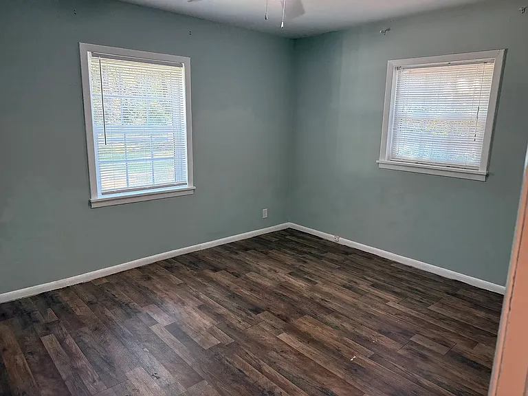 1926 Longview Dr — Photo 12
