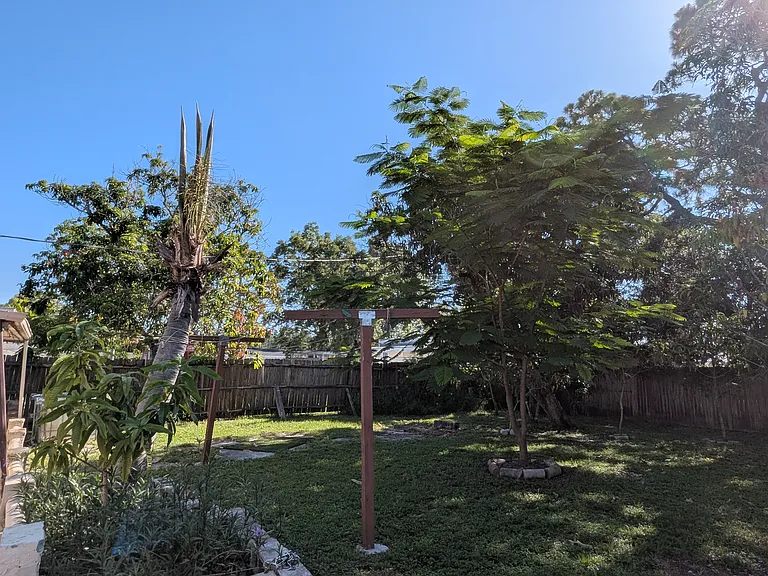 994 Coconut Cir W — Photo 25