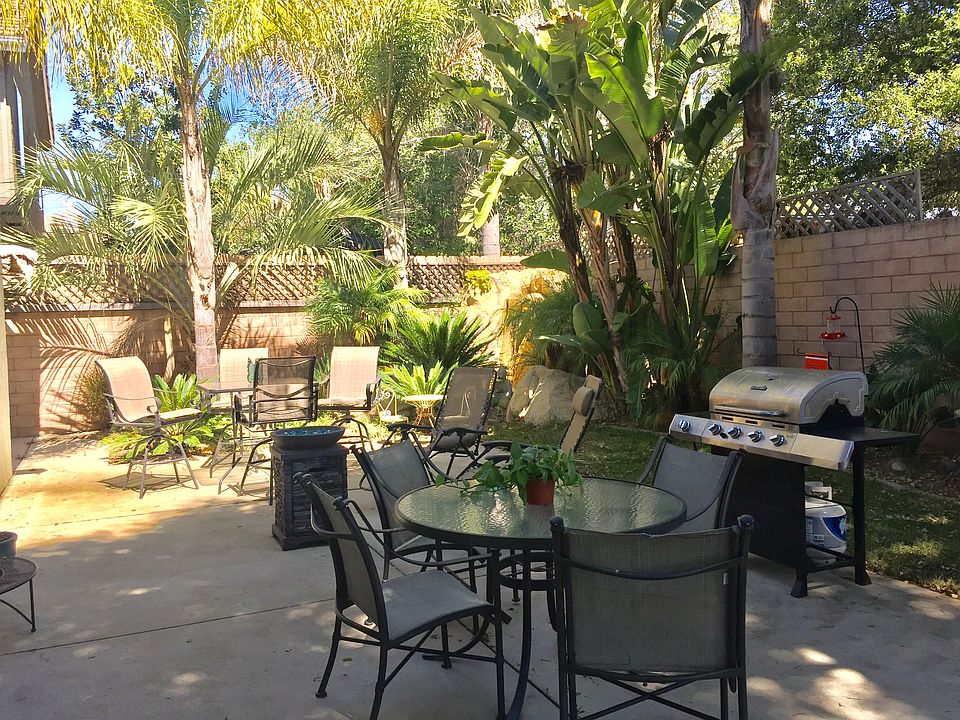 Tropical setting w/ fountain