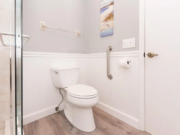 4041 NE Breakwater Dr — Photo 11