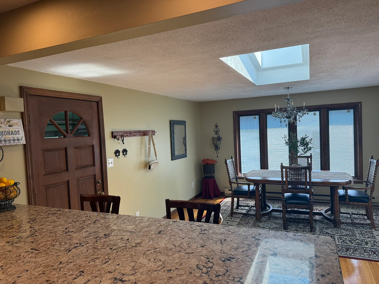 3 bed, 1.5 bath, 1798 sqft, $2,900 — Photo 4