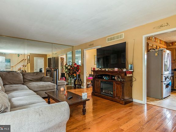 5th image of 7339 Zimmerman Ave