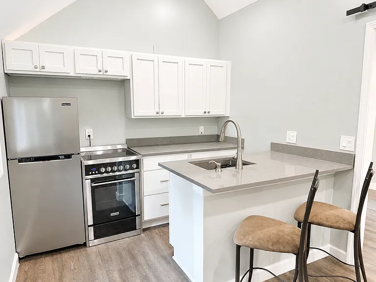 227 W Flint St — Photo 3