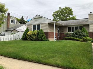 78 Harmony Dr, Massapequa Park, NY 11762