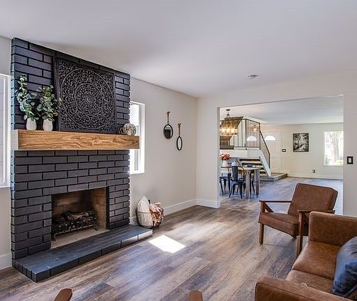4th image of 3546 Blackstone St