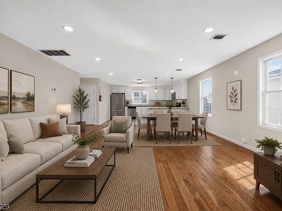 2nd image of 508 2nd Ave #2