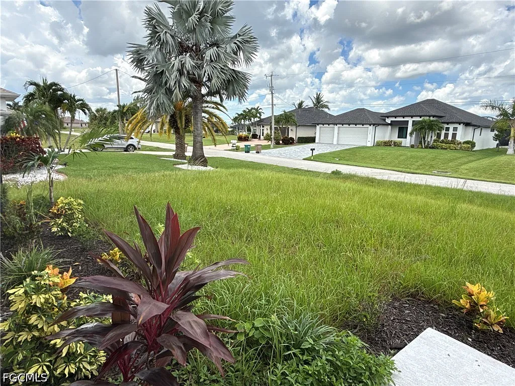 4 bed, 3.0 bath, 1905 sqft, $2,200 — Photo 3
