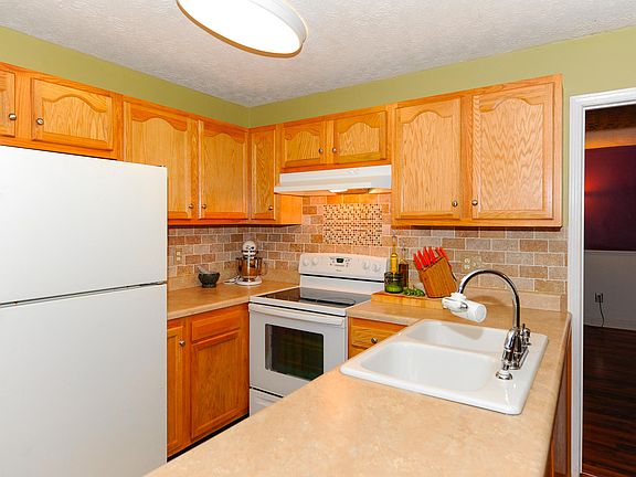 5th image of 7634 NW Chatham Cir
