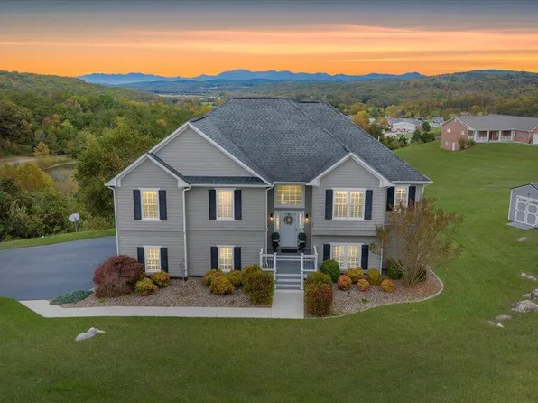 30 Pine Hills Dr, Fincastle, VA 24090